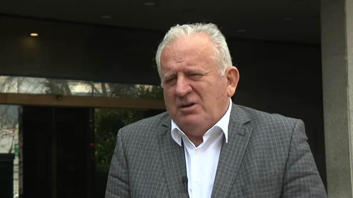 function r(){if(it(n),n.value===Hm){let o=null;throw new D(-950,o)}return n.value}